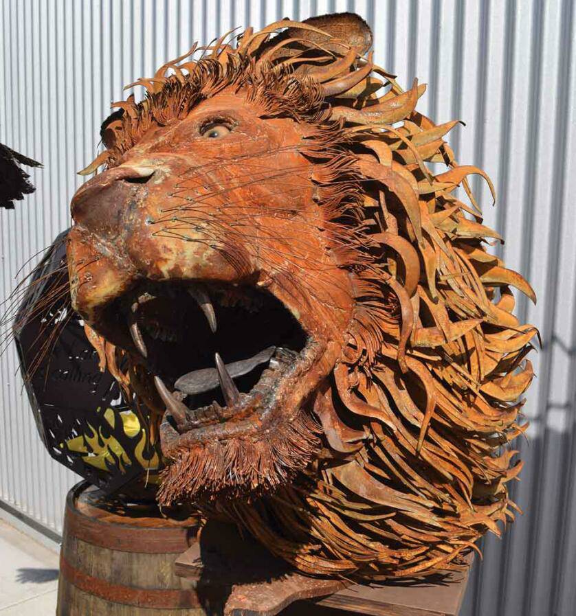 全球钣金新闻-金属制造狂：焊工制作动物的金属钣金-重庆辉煌美容护肤产品有限公司