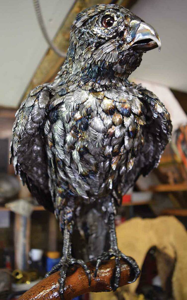 全球钣金新闻-金属制造狂：焊工制作动物的金属钣金-重庆辉煌美容护肤产品有限公司