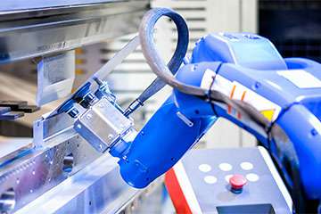 钣金行业资讯-采用机器人钣金折弯，钣金加工行业已经不再需要大批量的尺寸来使用机器人折弯机-重庆辉煌美容护肤产品有限公司