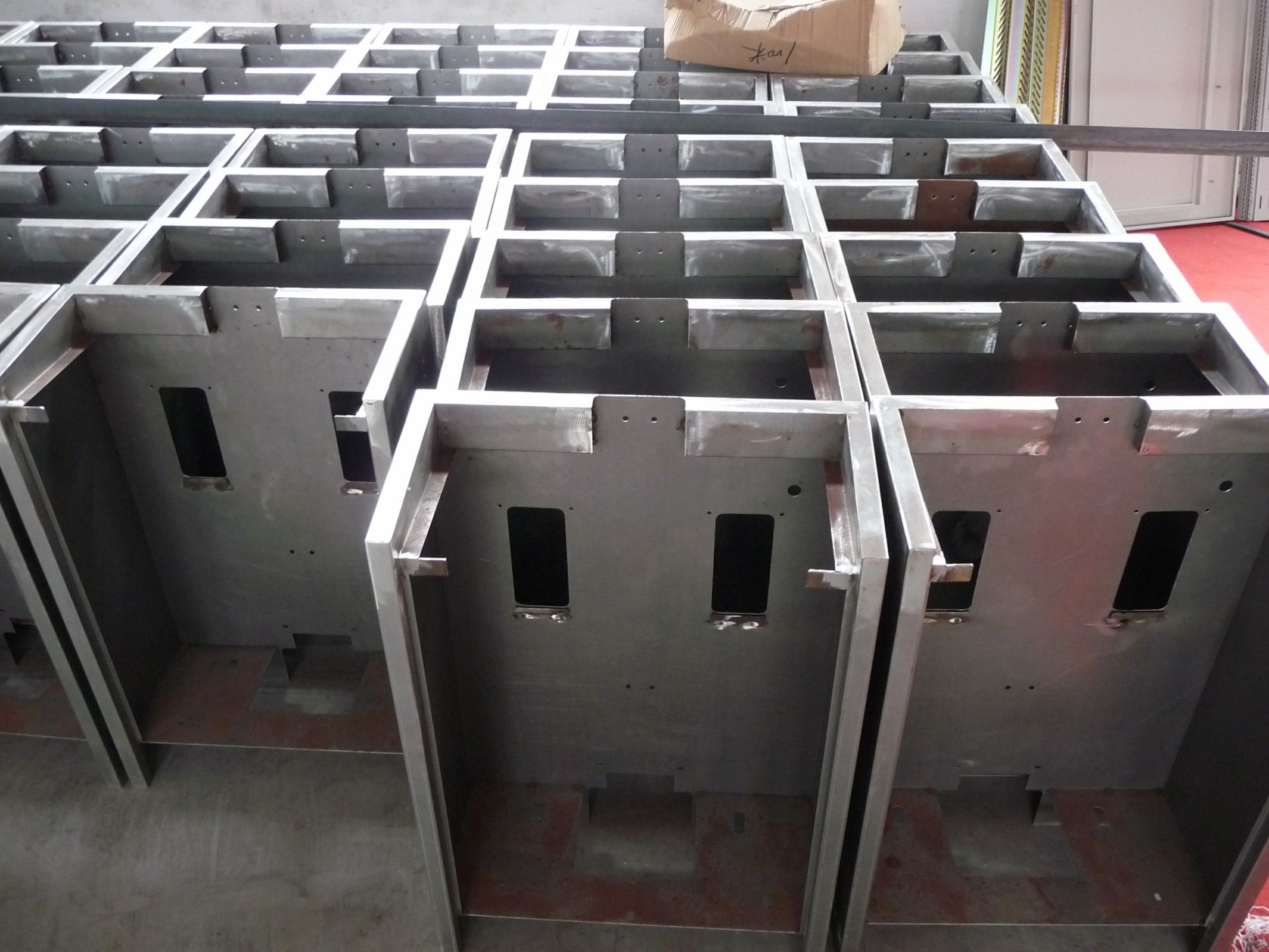 常见的钣金加工工艺-重庆辉煌美容护肤产品有限公司