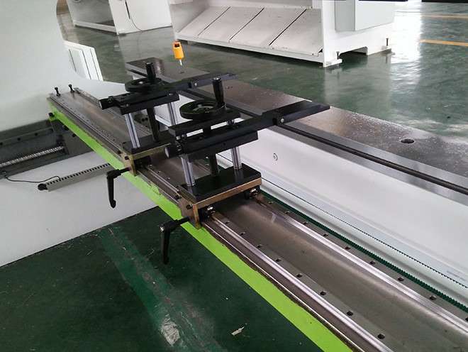 介绍钣金加工数控折弯机技巧-重庆辉煌美容护肤产品有限公司